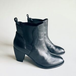 Steve Madden Black Genuine Leather Almond Toe Heeled Ankle Boots size 7.5
